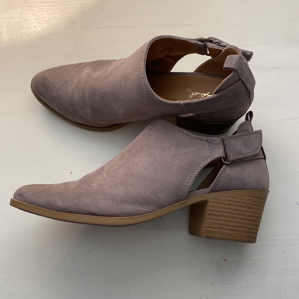 Quaid Booties - Picture 2 of 3